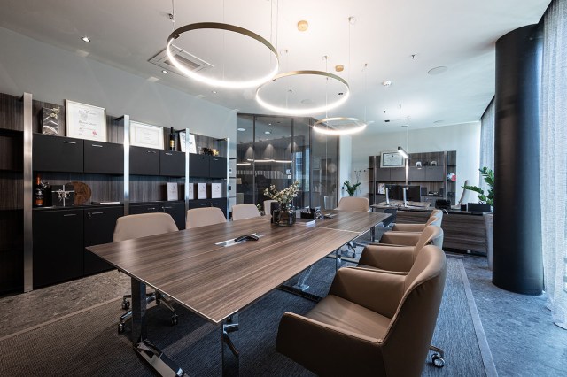 X7 Meeting Table