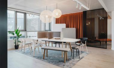 CREVA MEETING TABLE