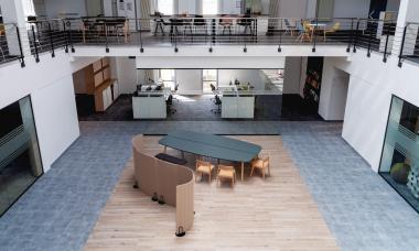 CREVA MEETING TABLE